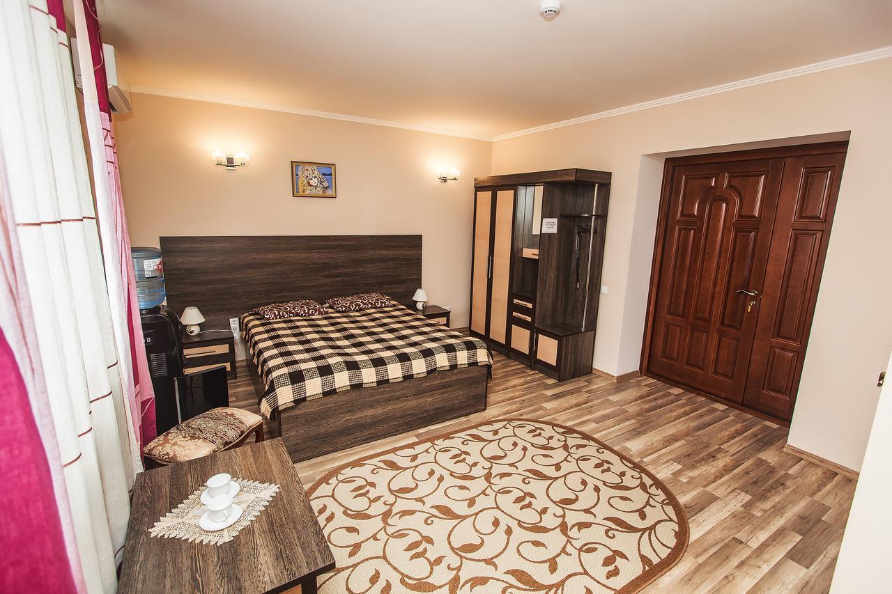 Slavyanskaya Hata Hotel Барановичі Екстер'єр фото